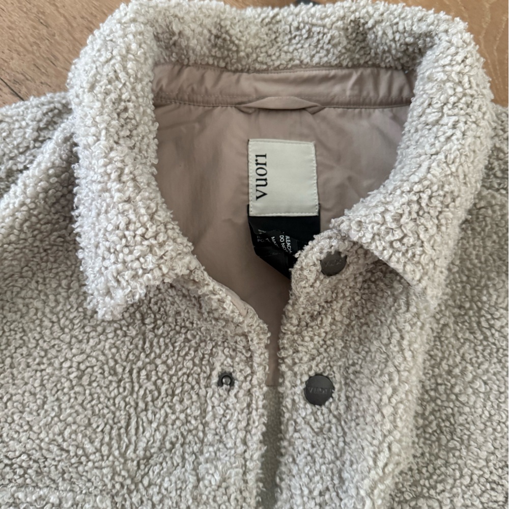 Vuori sycamore shirt jacket- this is the longer version. Size Large - Picture 3 of 5